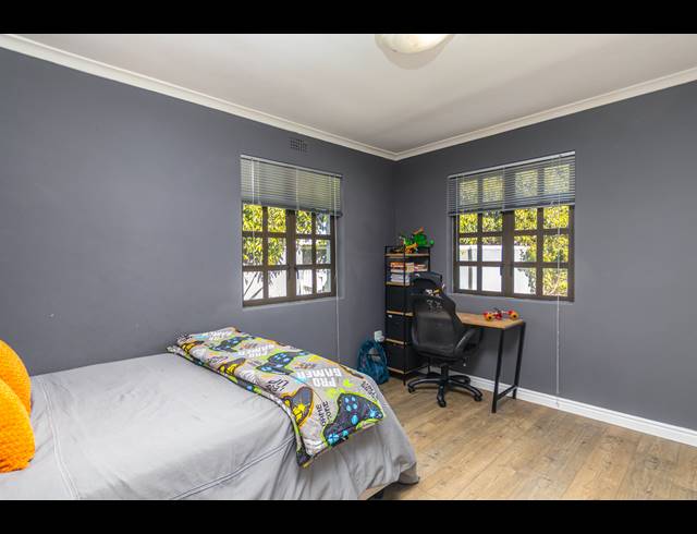 6 BEDROOM FREEHOLD FOR SALE IN FLAMINGO VLEI